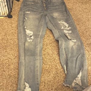Ripped skinny jeans size 9, never been worn